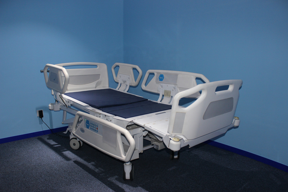 Un buon prezzo. Letto di ospedale elettrico laminato a freddo dell'acciaio 85in per uso domestico W105 bianco con la toilette in linea