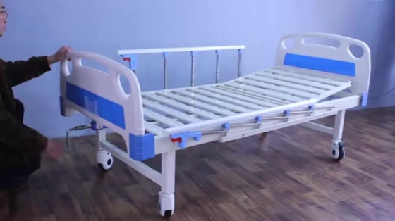 Un buon prezzo. stanza paziente di funzione di 2150mm di ospedale delle manovelle manuali multi 750mm dei letti 3 in linea