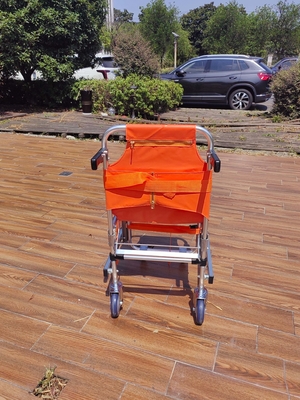 Un buon prezzo. Scala a quattro ruote in legno di alluminio, stretcher, tessuto in PVC pieghevole per il trasferimento di pazienti in emergenza in linea
