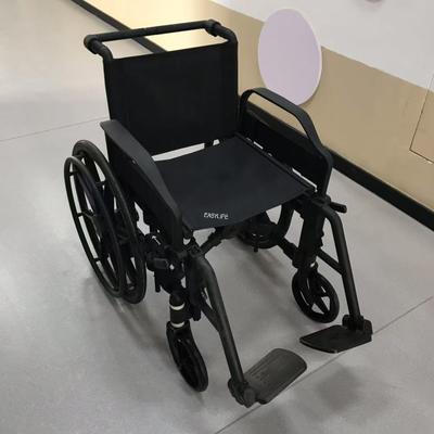 Sedia a rotelle non magnetica adatta per un uso sicuro nelle sale di esame di risonanza magnetica